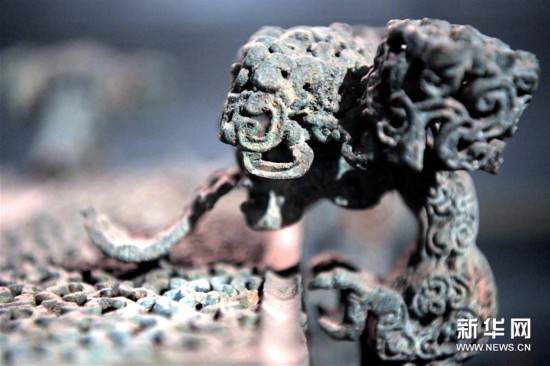 （文化視點·聽文物講故事·圖文互動）（3）云紋銅禁：“美酒雖好，切勿貪杯”